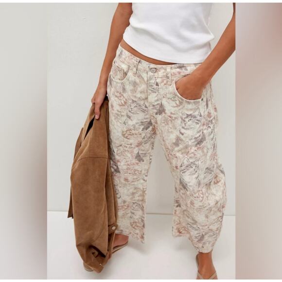 Free People Good Luck Barrel Jeans Cat Kitten Print Cream Size 25 - Picture 1 of 11